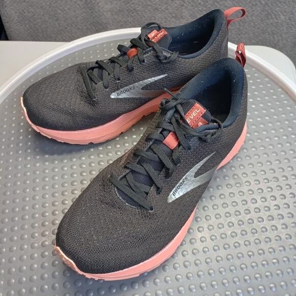 Brooks Revel 4 Women Athletic Running Sneakers - Picture 1 of 8